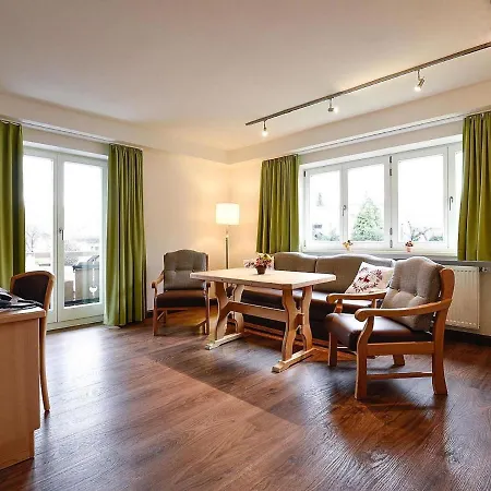 Cozy Holiday In With Many Extras Appartamento